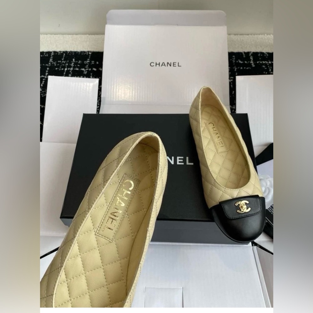 CHANEL Cream and Black Quilted Ballerina Flats 37/7 - Picture 3 of 14